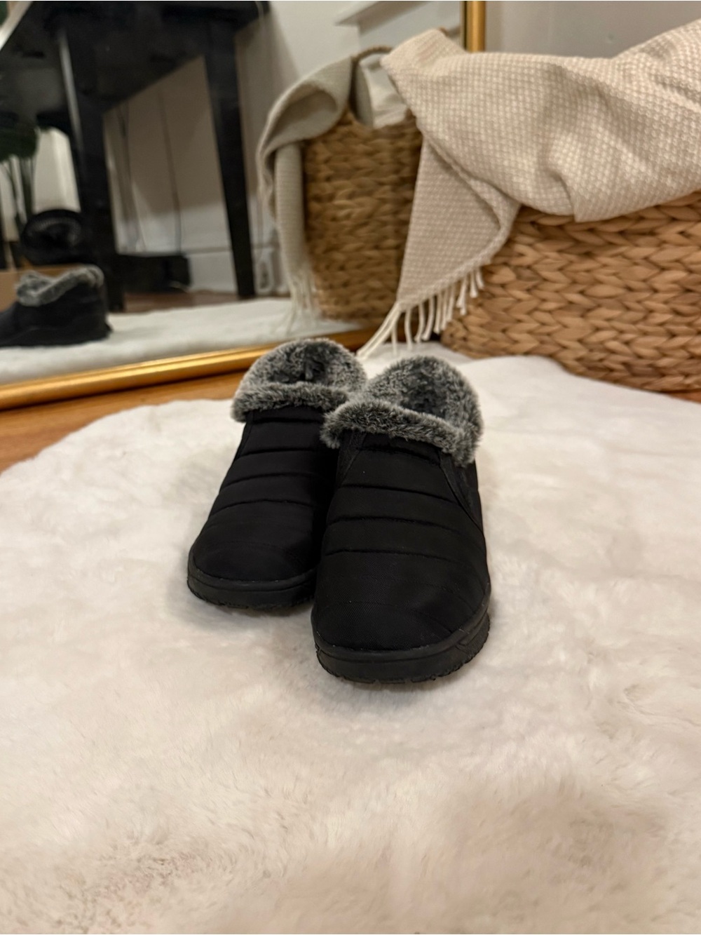 Minnetonka Black Slip-On Faux Fur Lined Slippers